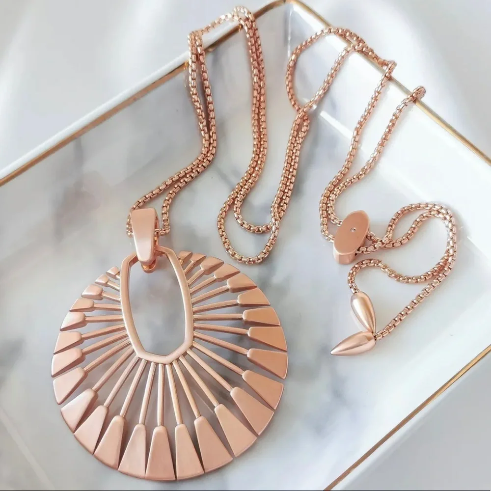 🔥🔥 Authentic The Deanne Set Necklace and Hoop Earrings Set in Rose Gold